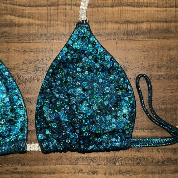 CUSTOM Bodybuilding Competition Bikini / Suit - Picture 3 of 9